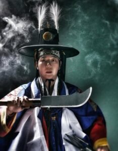 ユン・デマン、伝統衣装グラビア公開…圧倒的な存在感